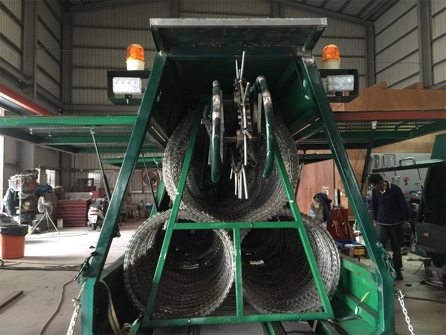 Barbed Wire Security Barrier Trailer